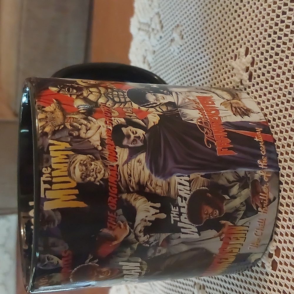 Universal Studios Monsters Horror 20 oz Mug - Picture 2 of 16